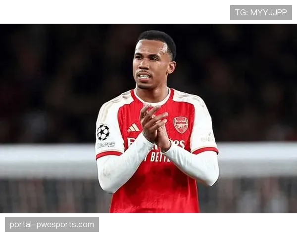 专家评论:VAR介入判罚点球引发争议,评论员称“在紧凑的五后卫阵型中,手球判定尺度需更统一” 专家评论:VAR介入判罚点球引发争议,评论员称“在紧凑的五后卫阵型中,手球判定尺度需更统一”